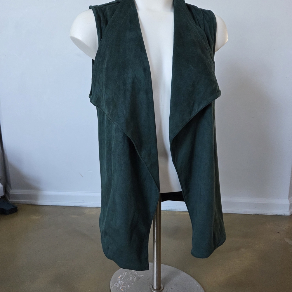 Romeo & Juliet Couture Dark Green Sleeveless Vest
